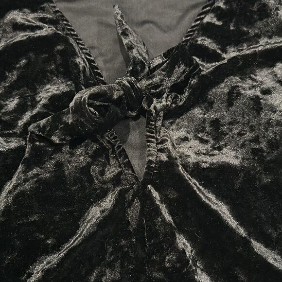 The Impeccable Pig Black Velour Keyhole Cut Out Self Tie Front Bodysuit Sz M - Picture 5 of 12